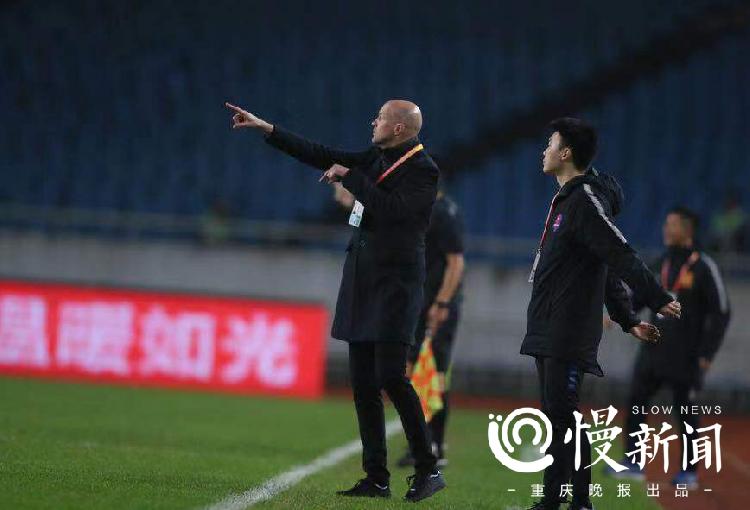 包含重庆斯威主场大胜，给对手沉重打击的词条