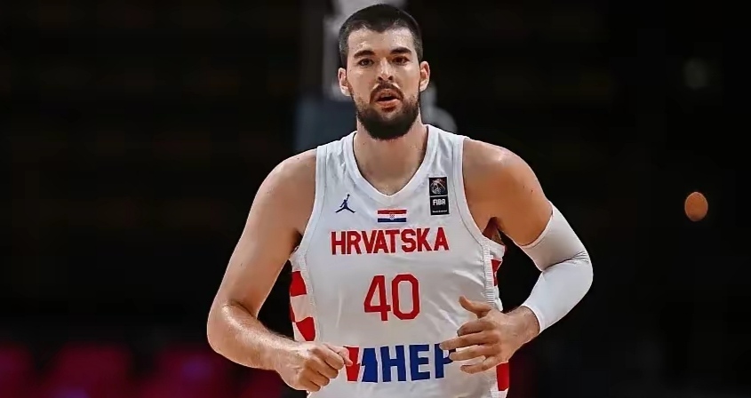 希腊队在比赛中勇夺胜利，表现惊人